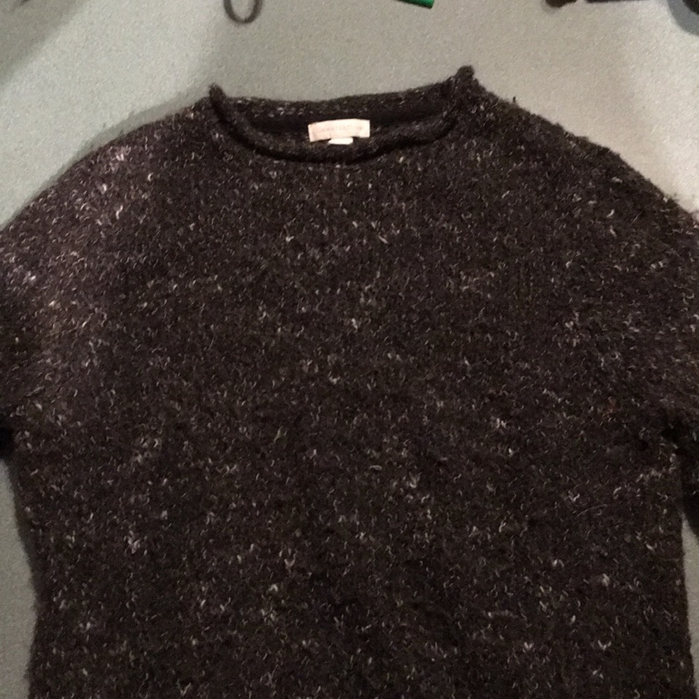 Very nice ladies sweater, gently worn, no flaws